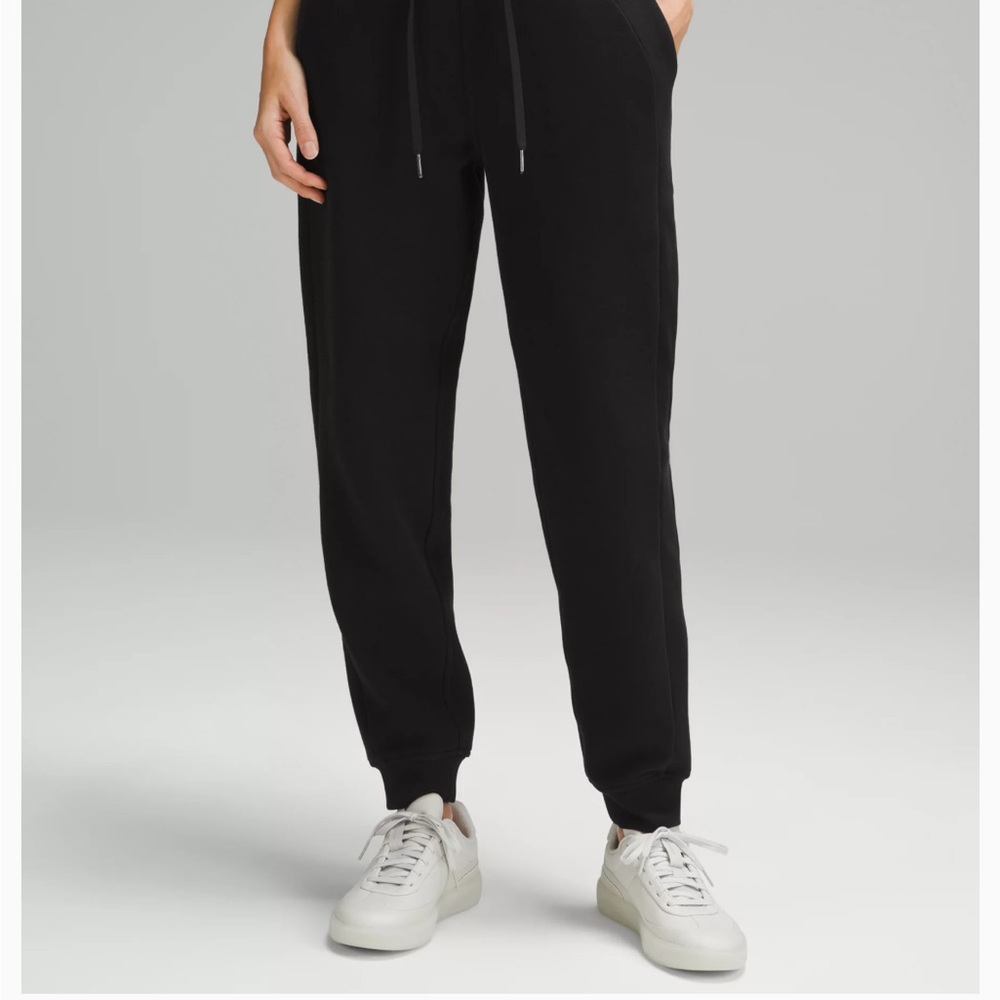 Women’s Lululemon scuba high-rise jogger
